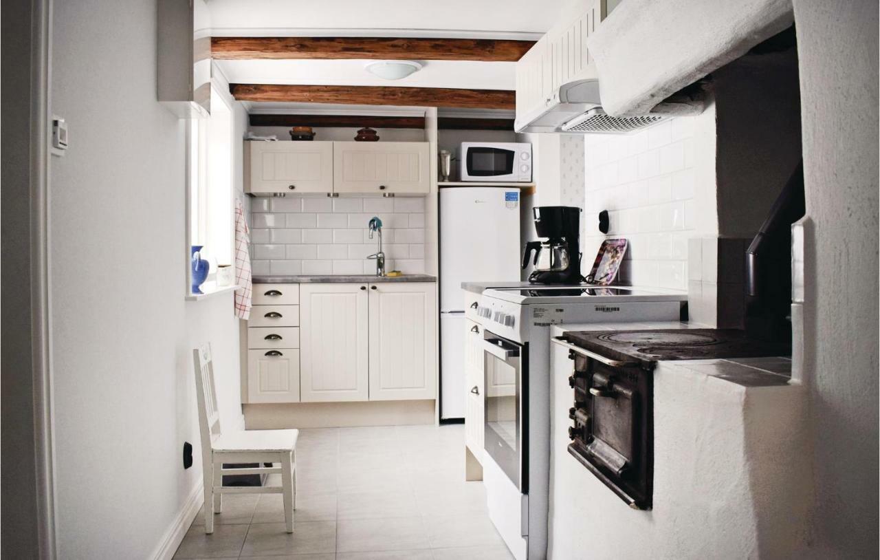 Stunning Home In Tjaellmo With Kitchen エクステリア 写真