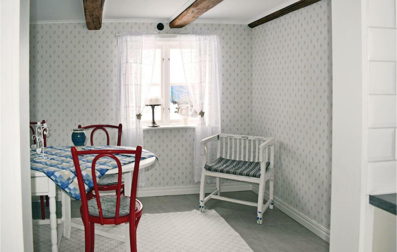 Stunning Home In Tjaellmo With Kitchen エクステリア 写真