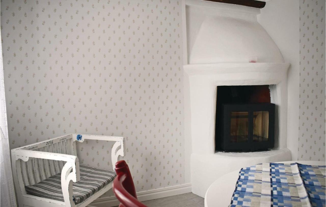 Stunning Home In Tjaellmo With Kitchen エクステリア 写真