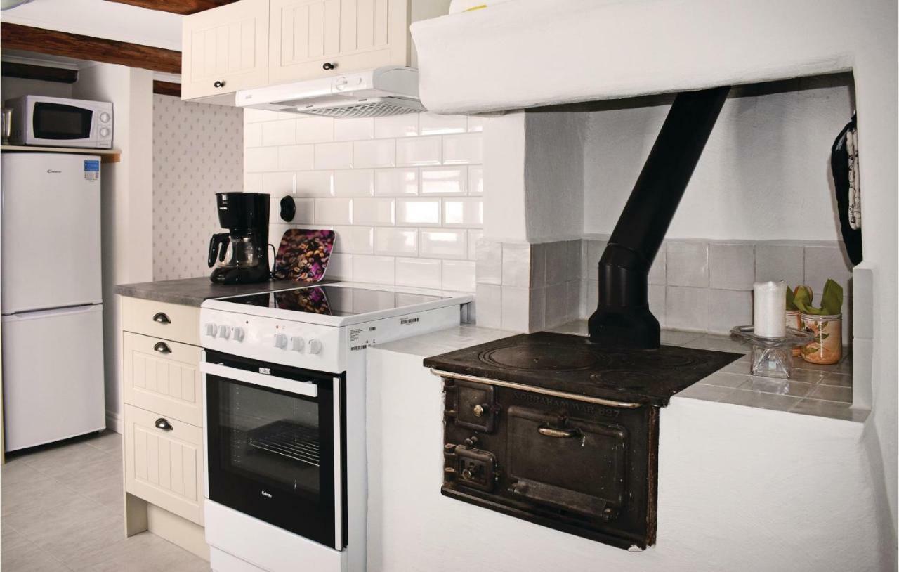 Stunning Home In Tjaellmo With Kitchen エクステリア 写真